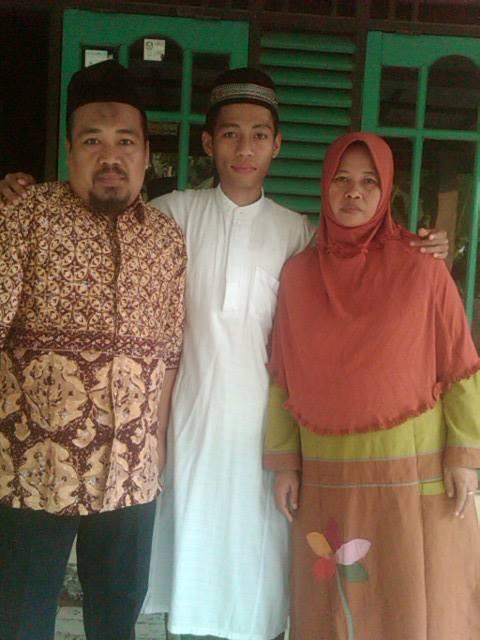La tahzan inallaha ma ana ({}) :)