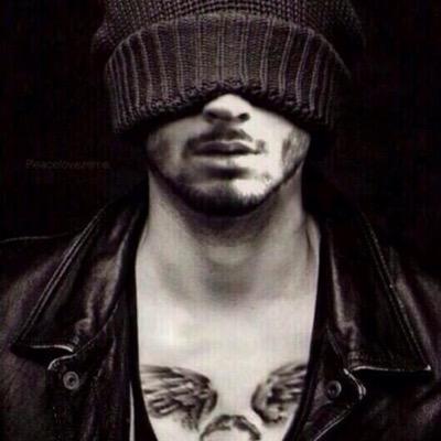 follow @_thoseblueeyess since i gave you this free follow. ily xxx