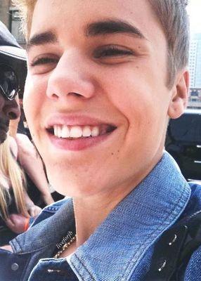 Grupo de Beliebers no Whats  Se quiser entrar é só me mandar nome e número