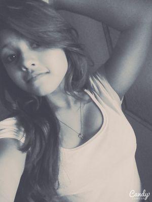 Nao te quero por um fim de semana
não te quero só por uma noite
só quero você, só quero se for
amor pra vida inteira