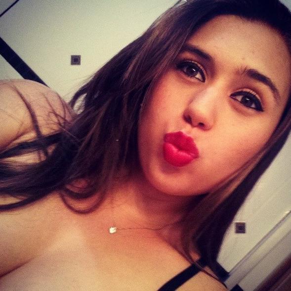 18 anos, solteira, estudante, corinthiana porq sim :)