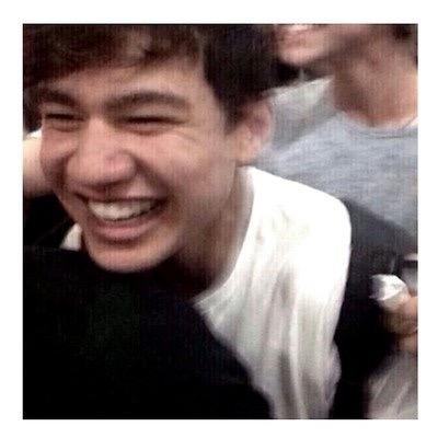 i want to cuddle with calum !!