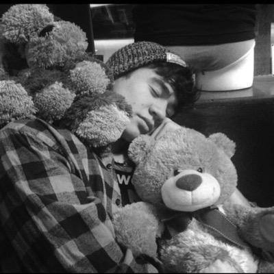 follow; cuddlemeeecalum