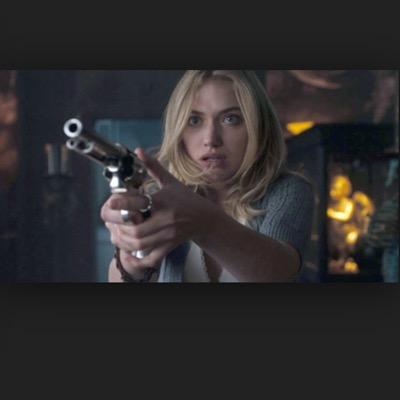 Im Amy Peterson.Im popular high school senior.my true love Charley Brewster.im monster hunter.protect people from evil. #Multiverse.#Bis.#Rp