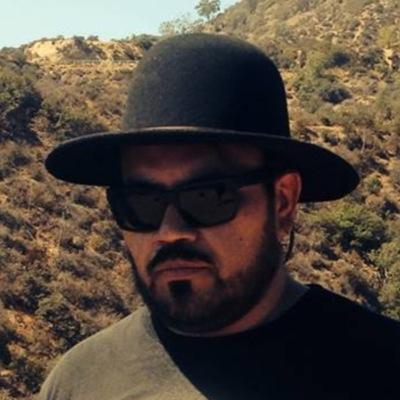 Artista mexicano, músico, productor, compositor, actor, vitralista. La Comuna, La Bulla, Sixxela