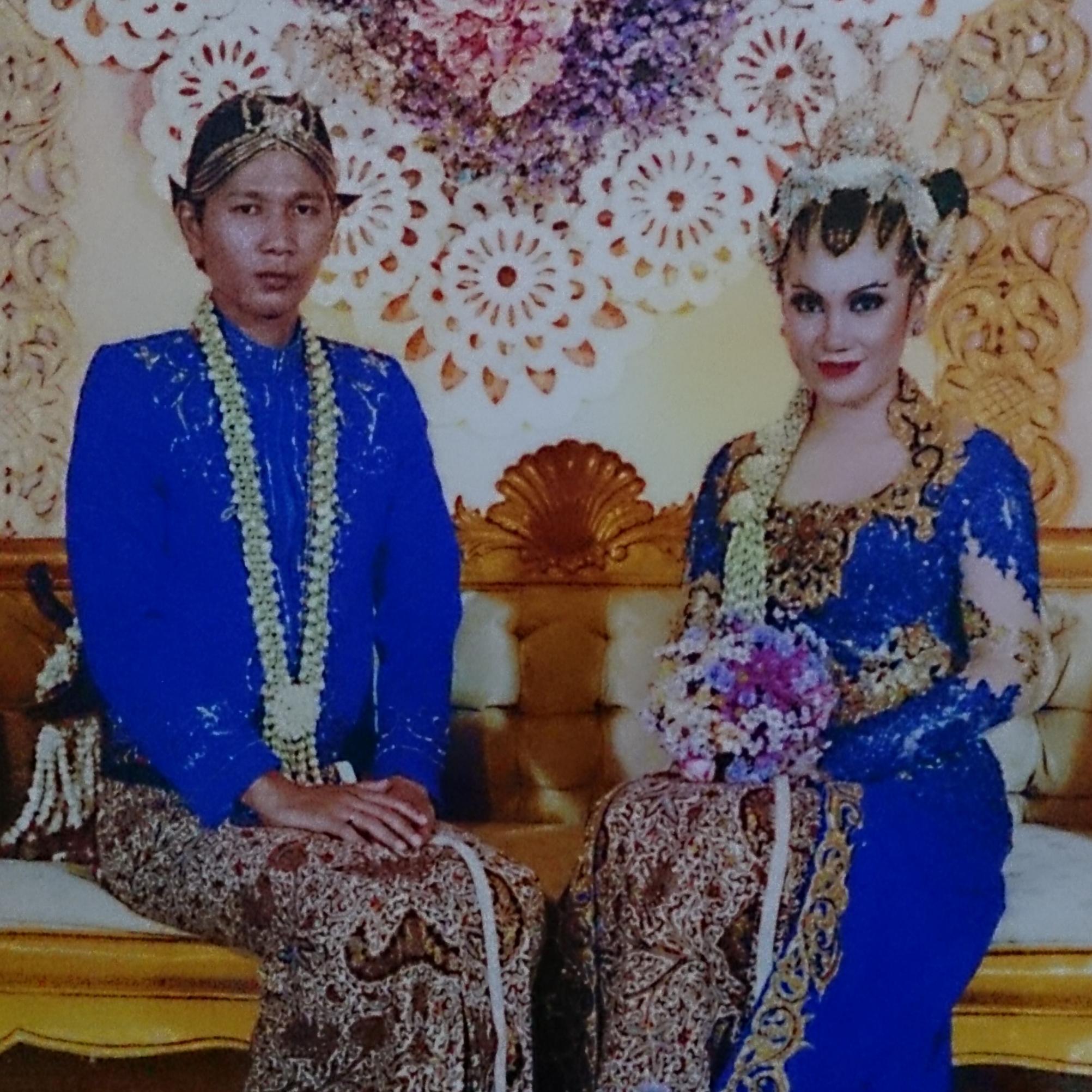 Sekalipun rumahmu di bawah batu dan aku di dalam nanas,i will always love you,,*eaaa #fa.