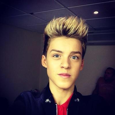 Hi im Reece. A Singer/Songwriter, 1/8th of @stereoKicks. IG:Reecebibby. I was lost but now i have been found, a bit like a sock.