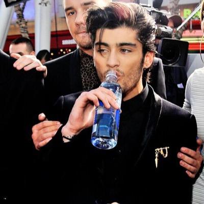 backup! zayn go follow my acc @saviourzain !!!!