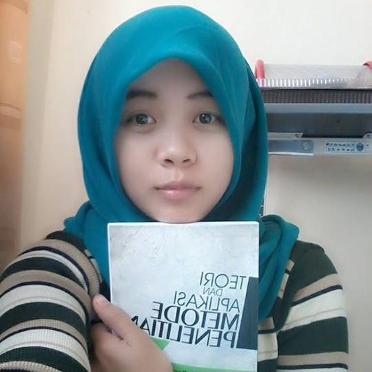mama tujuan aku bertahan,Allah harapan terbesar,sahabat pelengkap rindu,dan kau tokoh asmara yg menggelitik hariku^^