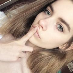 rp/fl single bi  ● Cuz darling I'm a nightmare dressed like a day dream●