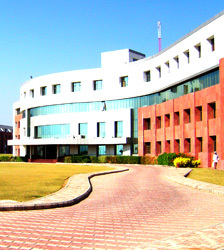 Amity University Rajasthan has a beautiful campus located on 152 acres of land on the Delhi-Jaipur Highway just outside of Jaipur towards Delhi.