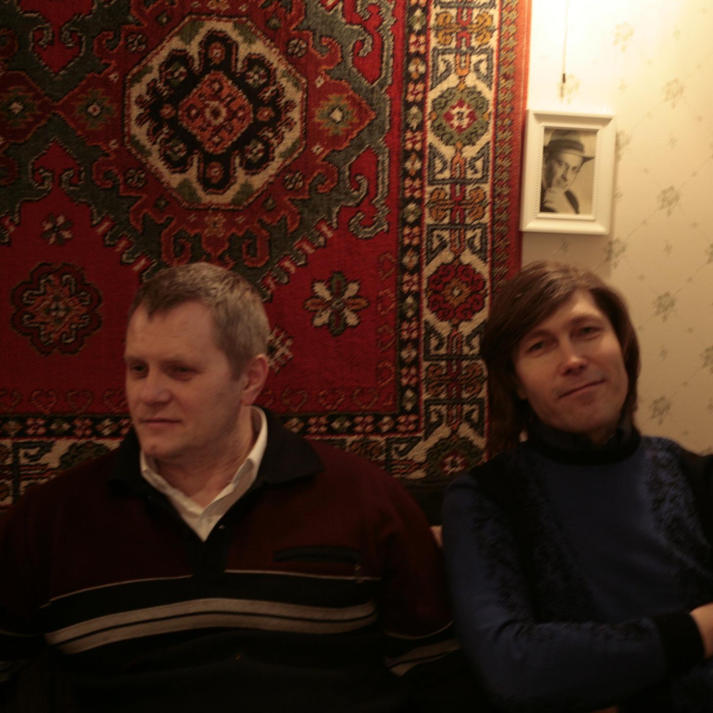 Живу в Питере .Являюсь дистрибьютором компании Тяньши. Не женат. Есть сын