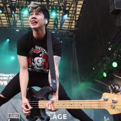 follow @fruitloopedluke for a dm to cal