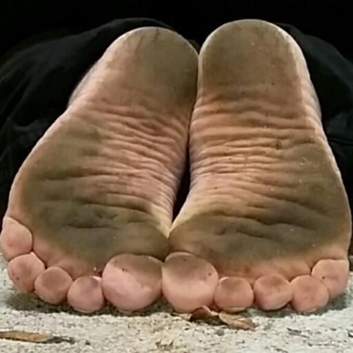 barefoot4fun's profile picture. Ich gehe gerne #barfuß und mag die schwarzen #Fußsohlen danach
 - I like going #barefoot and the look of the #dirty #soles of my #feet afterwards