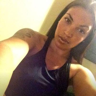 Instagram: @olivia_symone