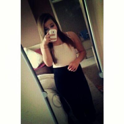 NikkiEmery_'s profile picture. insta: nikkiemeryx