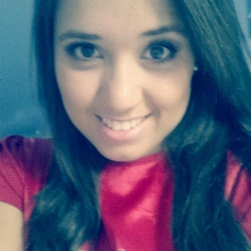 . ‘ Elα sorri bonito e deixα os outros querendo sαber o segredo que α fαz feliz; αquela que αgrαdeçe α Deus por ter o privilégio de amar e ser amada ♥
