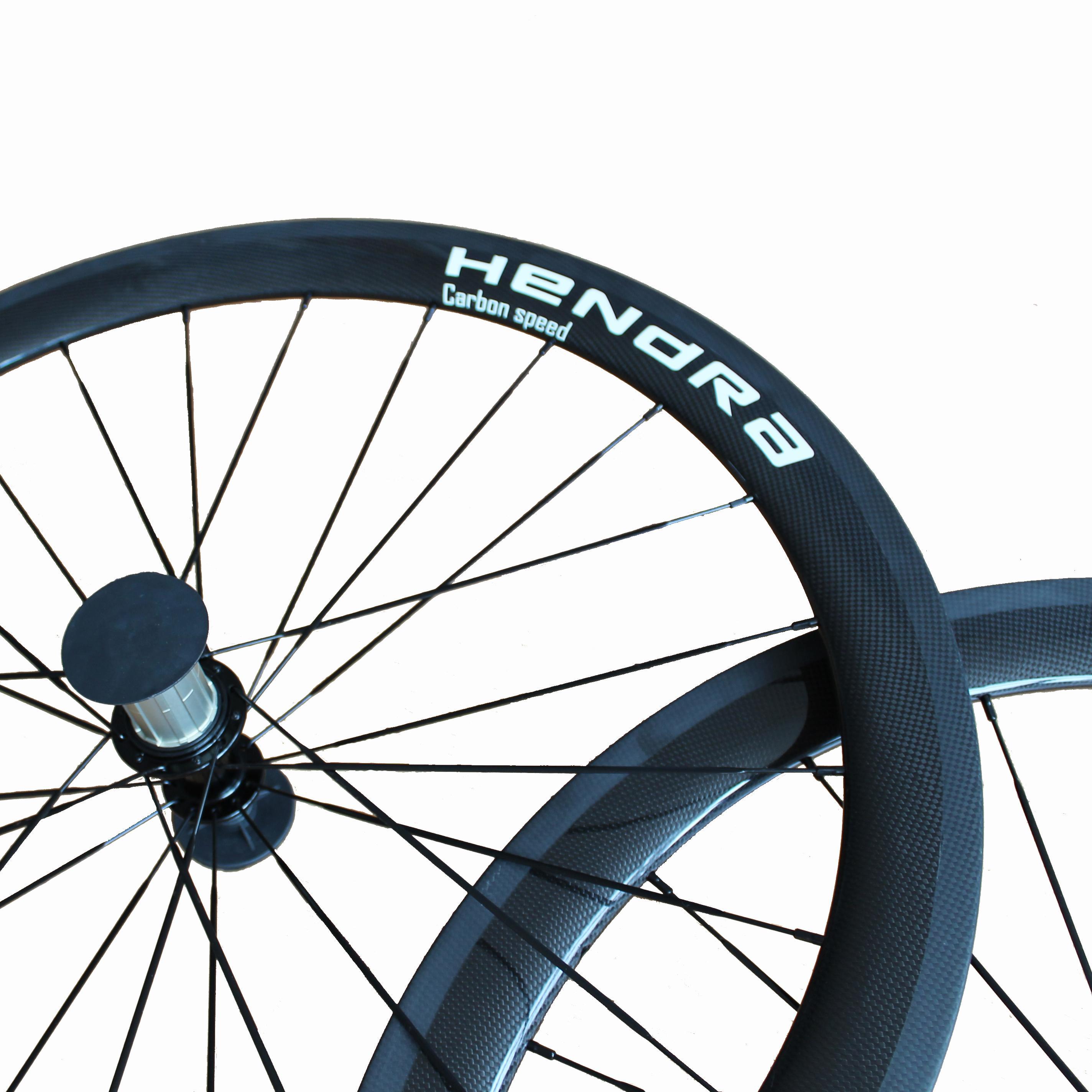 lichtgewicht Carbon wielen voor een spotprijs! Slechts 595 euro voor een volledige carbon wielset met toebehoren.