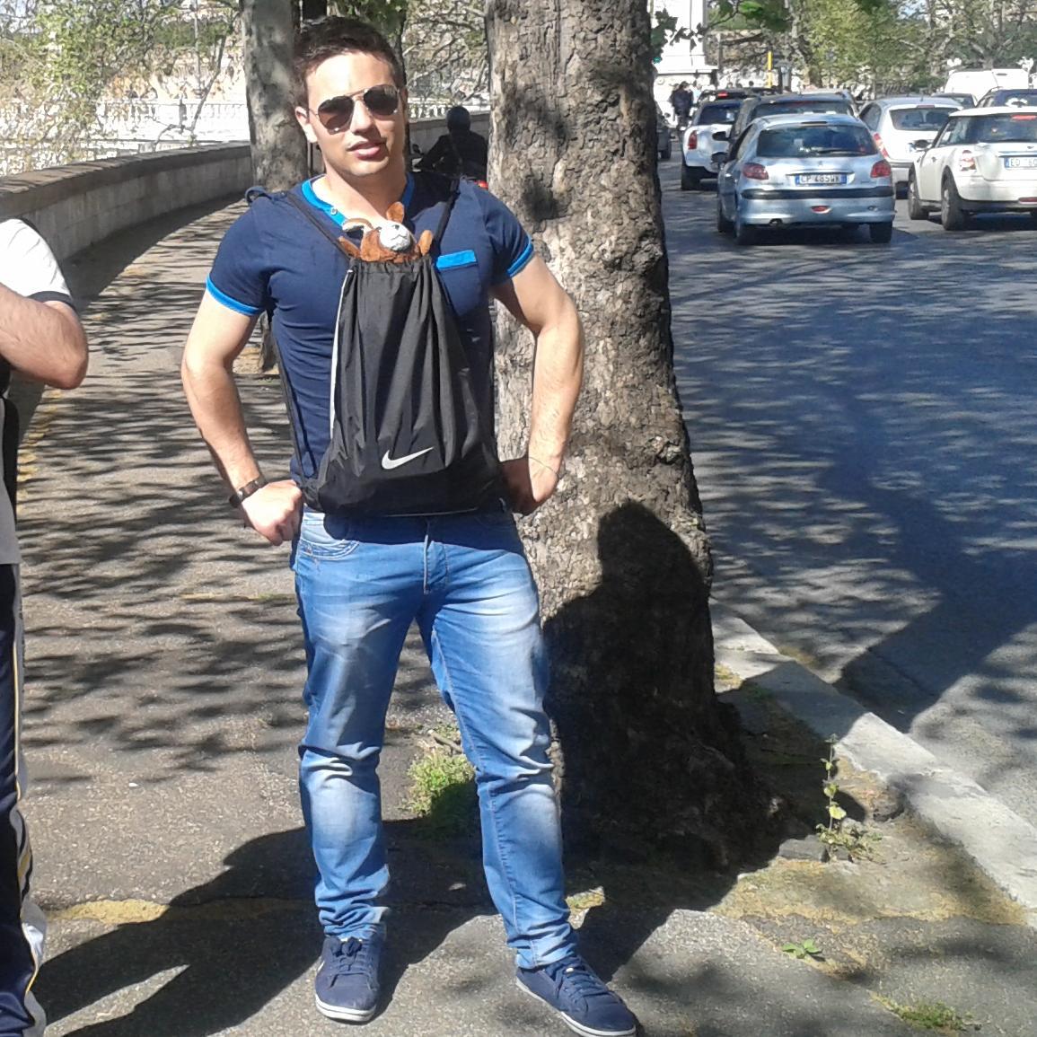 No vivas cada día como si fuera el último, actuando de esa manera es probable de que sea tu último día de verdad. Pro ingeniero, pro máster, pro escolopendra :D
