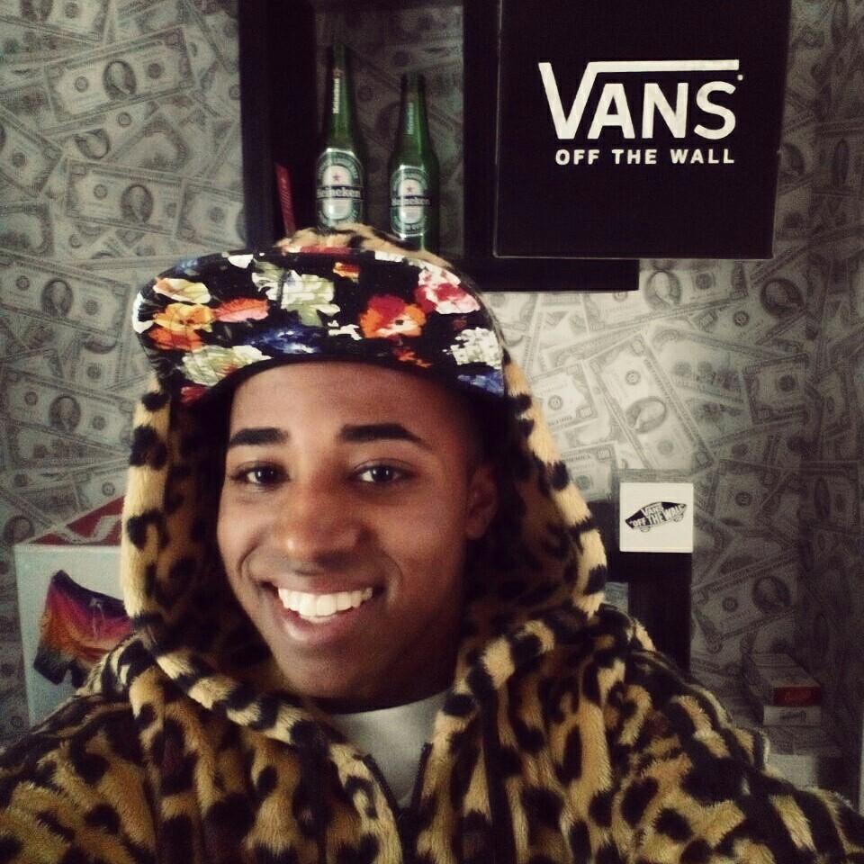 LIVE FULLY, LOVE DEEPLY, BE THANKFUL, STOP DREAMING, AND START LIVING #livingoffthewall #vansteam