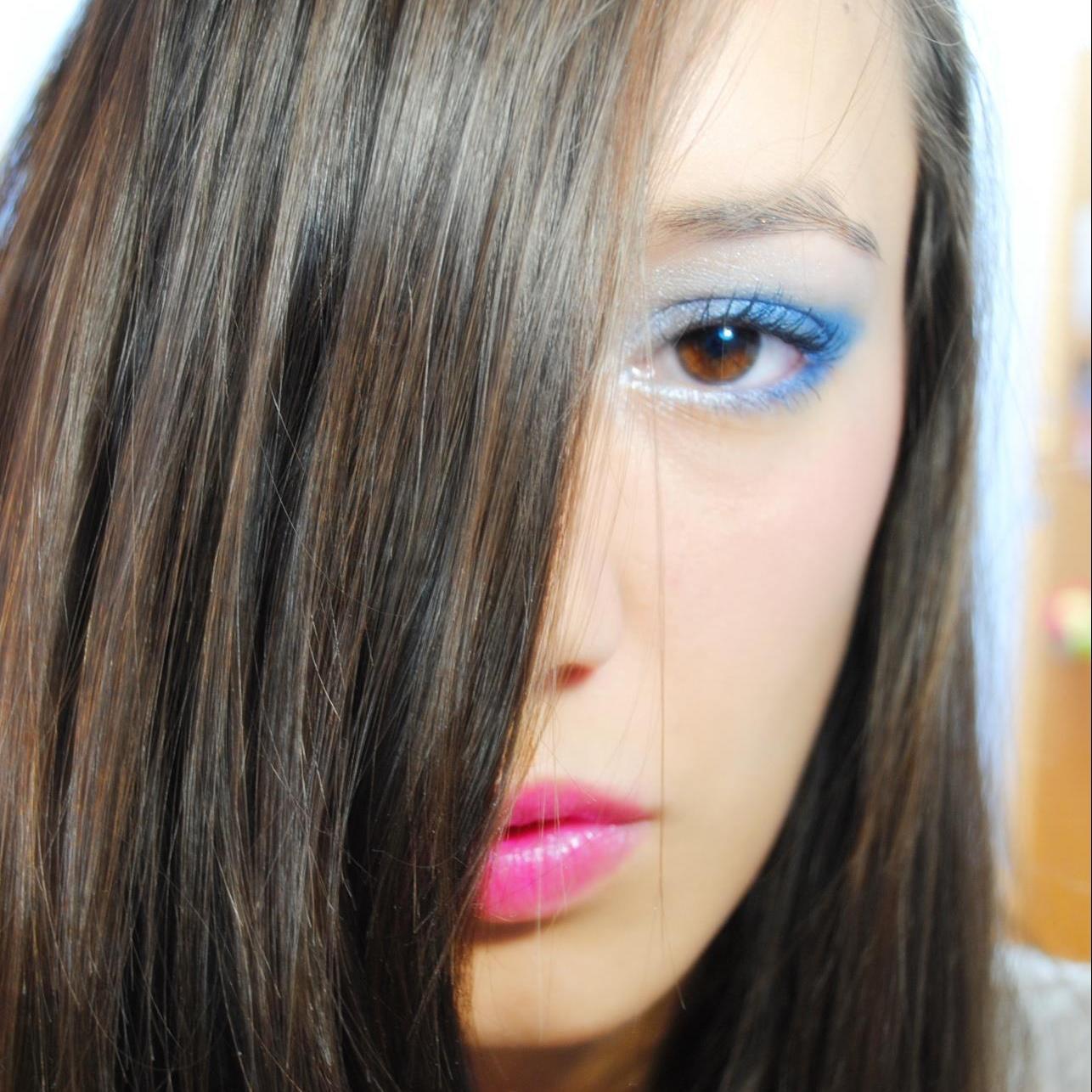 Estudiante de periodismo y blogger en #callmeblueli. Moda, belleza, fotografía y vida personal. Más sobre mi: http://t.co/uYb7GPmDur