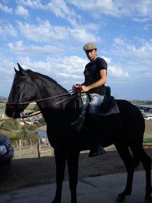 ElPakorito's profile picture. Si la vida fuera fasil no noseriamos llorando