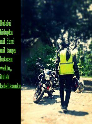 Kulalui hidupku mil demi mil tanpa batasan waktu, itulah kebebasanku.