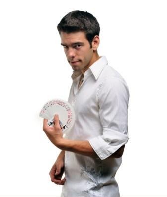 MD_Magicien's profile picture. Spécialiste en micromagie et magie de scène, Mathieu Dupuis ébloui par son talent et son charisme et vous fait voir que l'impossible peut devenir possible!