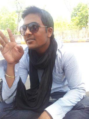 चलो पूरी कायनात का बँटवारा करते है,
तुम सिर्फ मेरे बाकी सब तुम्हारा ….