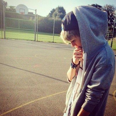 HI I am #directioner  and #AlienMeerkats ♥ an skater  /NEVER SAY NEVER 
♡ Daniel me siguio 15/08/13 .. 6:50 pm / 
✝*-----*✝