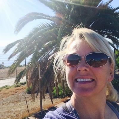 Home cook dedicated to healthy comfort food. I'll show you FOOD IS FUN! Home cook, loving girlfriend, rescue mom, Packers/Texans fan-that's me!