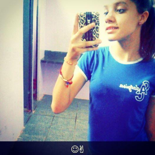 ela nao e tua,ela atua bem☺✌