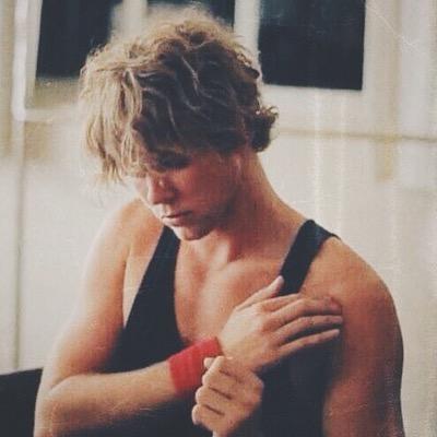 hazzascharm's profile picture. it's called common sense motherfucker I'm out 卌 I used to be a normal girl before @onedirection & @5SOS ruined my life.