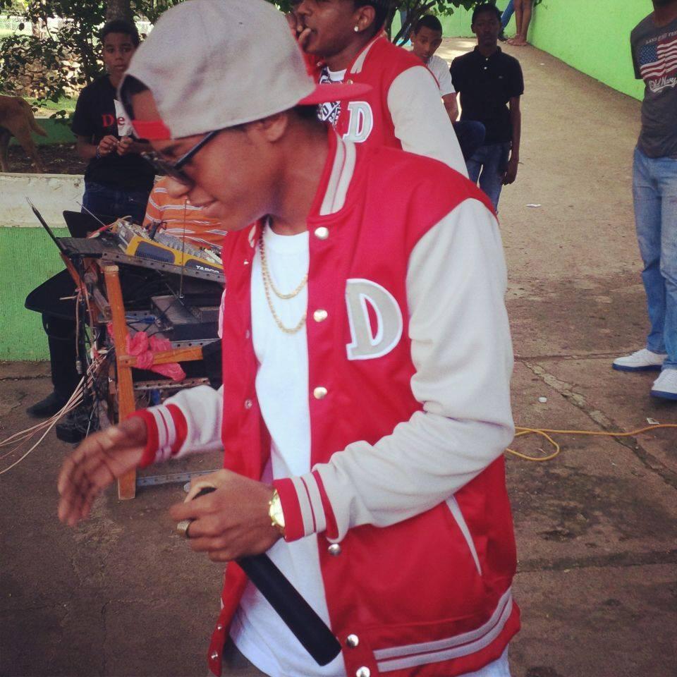 Ejemplo de Superacion  Artista Urbano 

RD SPM Integrante De @LosGuandulay