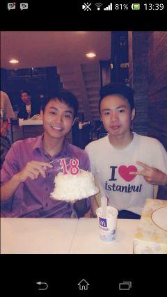 Young Entrepreneur, Jazz Pianist, BreakDancer, Work at Onevision
 Mention for Followback :D