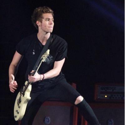 follow @CliffordDynasty bc she gave you this free follow ❤️