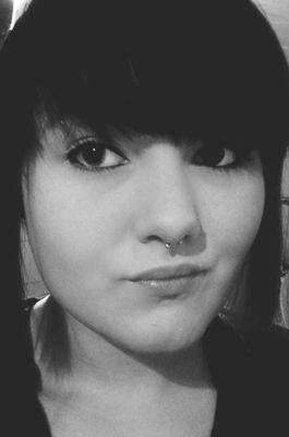 Jacqui // 18 // Skingirl