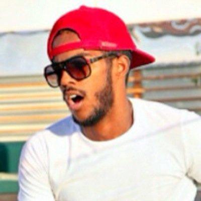 ‏بالنسبة لنا ف #الهلال هو ..  قِصة سُكرٍ لن يفهمُها إلا مُدمنيه .. فنحنُ مُدمنيه حتّى الثّمالة__*
