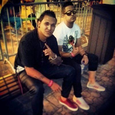 Cantautor, arreglista, compositor, escritor, vocalista del dúo urbano Los Élites. Nacido en Mayagüez, PR. Pueblo de origen: San Sebastián, PR.