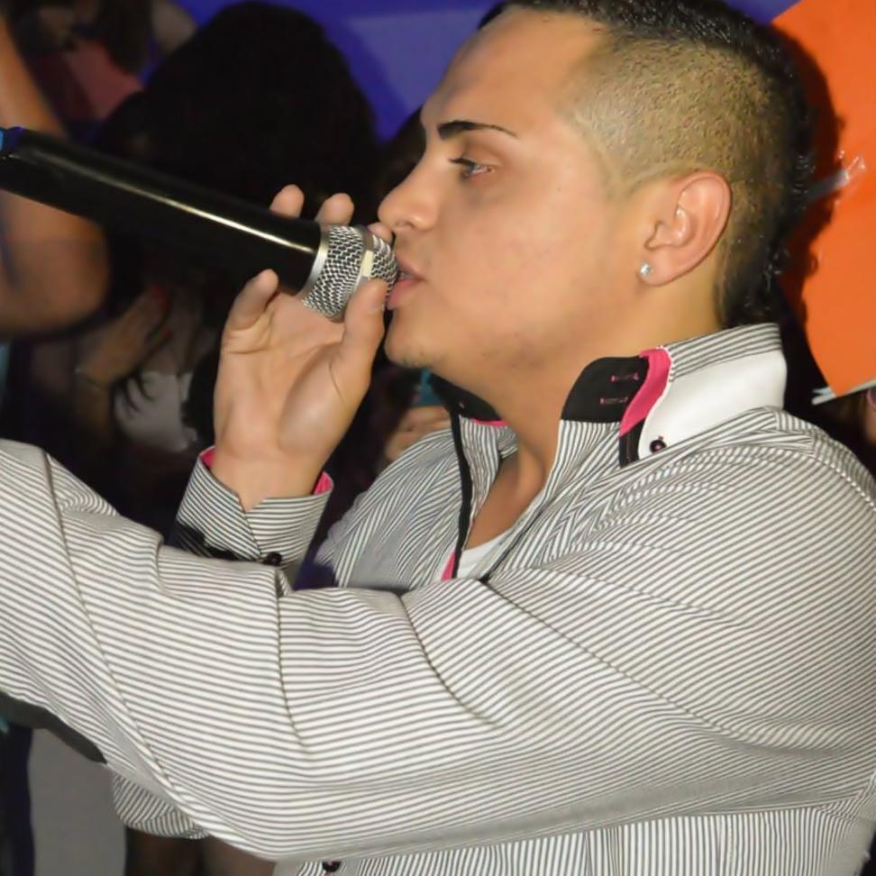 Johnny T “El Tatan © | Cantante y Compositor en#GalaxyRecords &  @IngeniuzMusic. #YoSoyJohnnyT #BuenaMusica #Colombiano