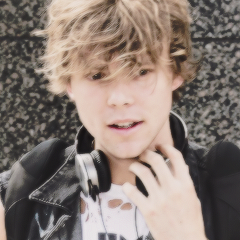 maliaxcoyote's profile picture. hey follow @thirlmuffin and ask for a fback