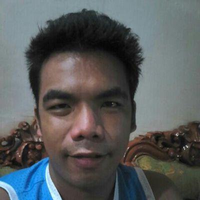 tunay n lalake Umiiyak