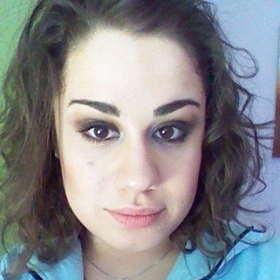 loka de nacimientoy de porvida, persona alegre que siempre se rie... mejor no me quieras ver..enfadada..jajaja n serio no se que mas poner.. dont worry be happy