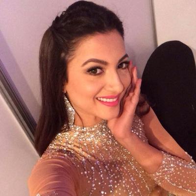 im huge fan of gauahar khan n i love her so so soooooo much..... im only here on twiiter for her