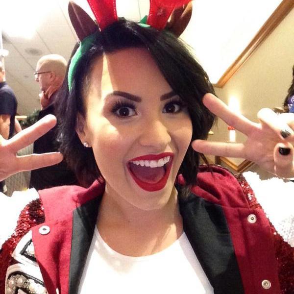 SEGUE ESSES FCs: @StyleLovatic @Lovatic_StrongL E @DoritosDeSemi ELAS SEGUEM DE VOLTA, E CURTA A PÁGINA ABAIXO (O link tá aí embaixo).