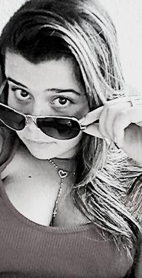 I ♥ selfie , quase formada em adm ( curso), 2° ano do EM , 15 years , namorada e futura esposa do principe Odair ♥ ou Srt. Xavier ♚♔ bjocas fãs ♡