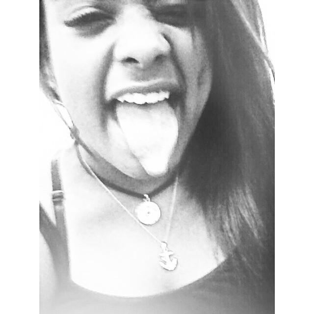 Ou soma ou some !
Ou fode ou sai de cima .
insta : _hmlariih
941211064 
✌