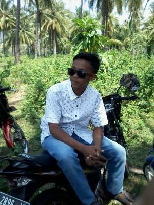 ada saatnya aqu harus menyendiri,karna di saat aqu ada aqu tak pernah di hargai dan tak pernah di anggap ada :'(