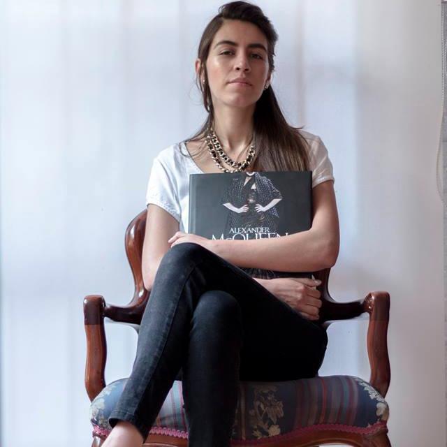 Fashion blogger, You can call me Alice, Golden Alice. Mi mayor sueño: que todos seamos ciudadanos del mundo. Me gusta el romanticismo, pero no lo practico.