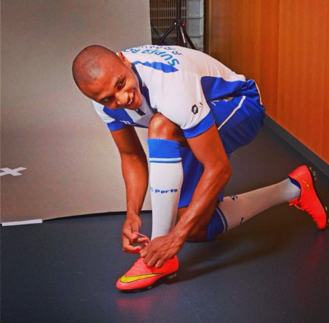 Seguidor de Brahimi y el Granada.Mis jugadores preferidos son:Piti,Brahimi,Mascherano y Messi.Mi segundo equipo el FCB.
Nuevo los Carmenes,Camp Nou